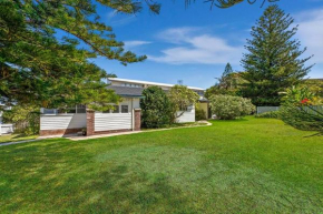 Beachfront Mid-Century Charm, Central Coast